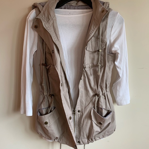 Taupe hooded vest with White basic quarter sleeve - Picture 8 of 8